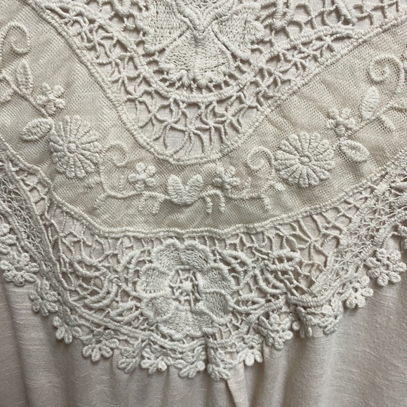 Boho Alert. Beautiful White/off white shirt 💜 - Picture 2 of 5